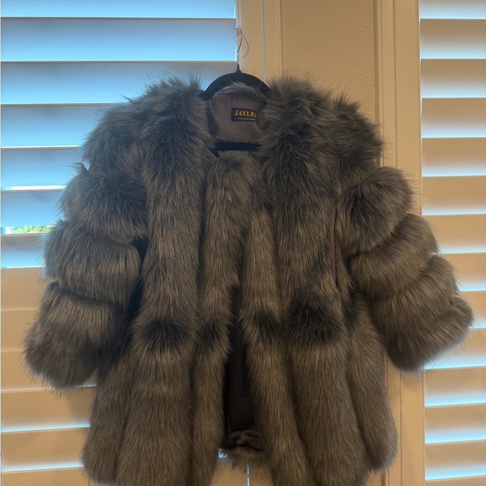 JAYLEY Gray Faux Fur Coat - Plush Short Jacket